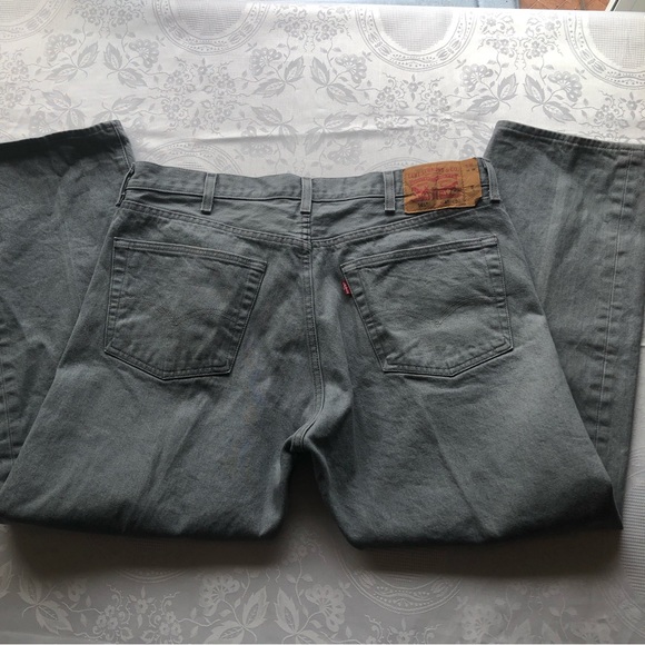 Levi’s 501 Men’s Size W40/L30 Gray Silver Jeans Denim Pants Button-Fly Straight - Picture 13 of 16